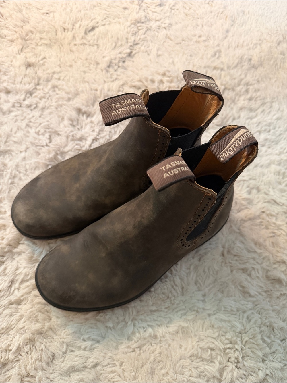 Blundstone Women’s Dark Brown Leather Chukka Boots
